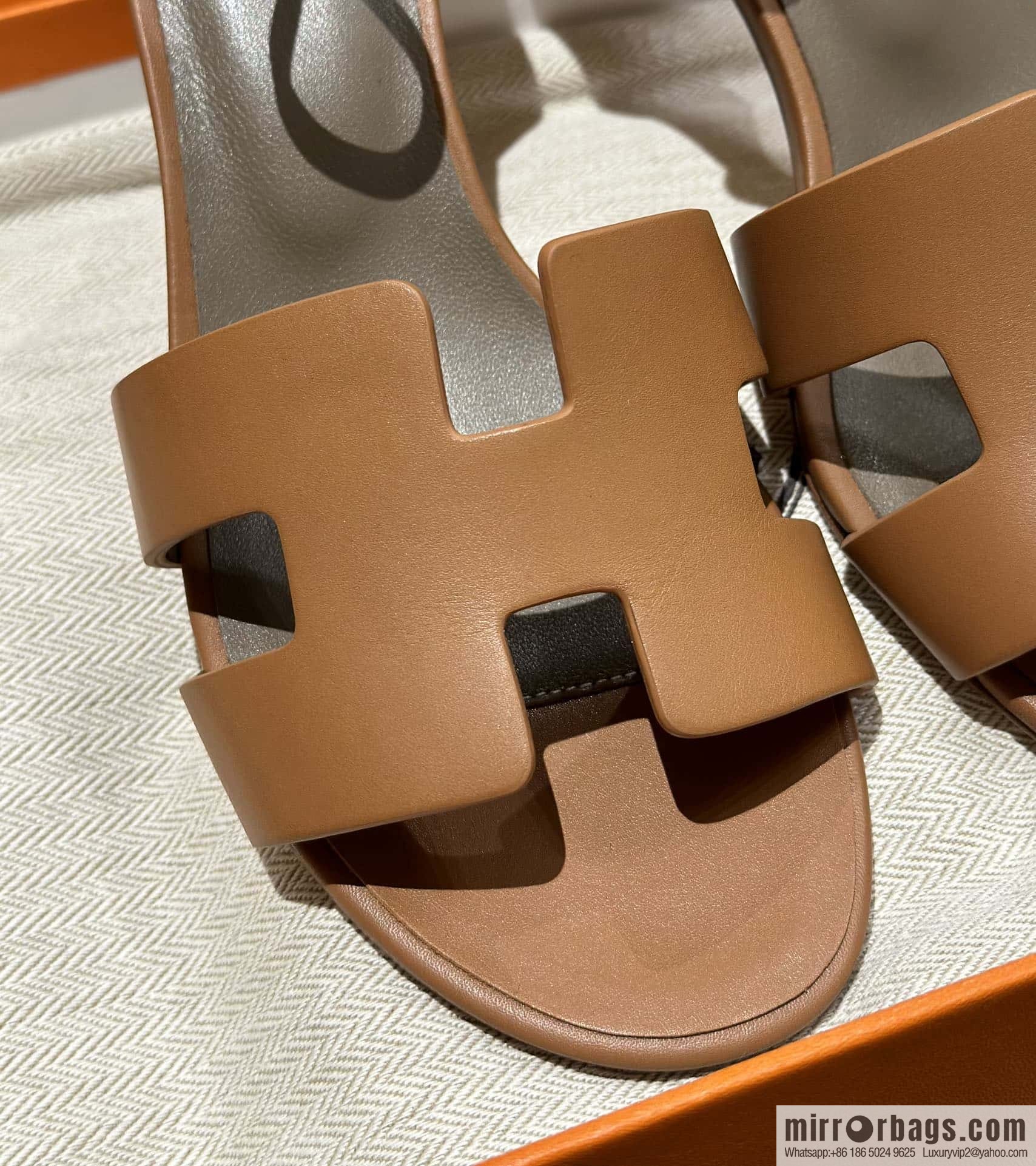 Hermès H high-heeled sandals, gold brown