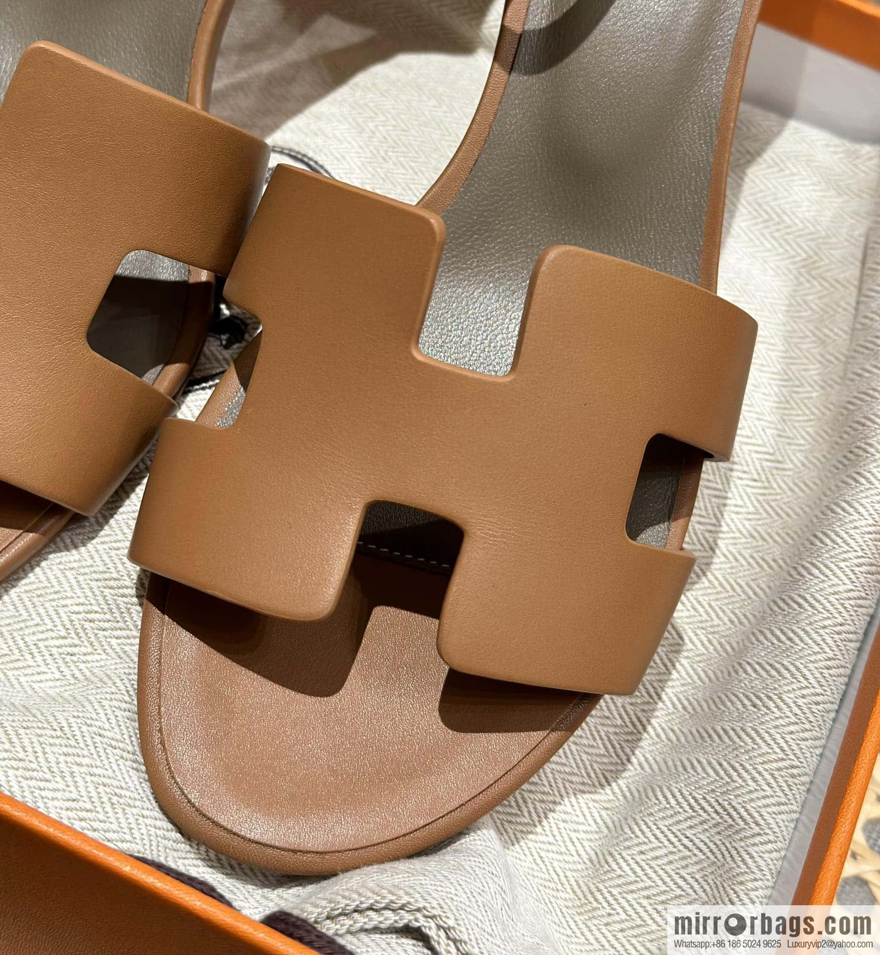 Hermès H high-heeled sandals, gold brown