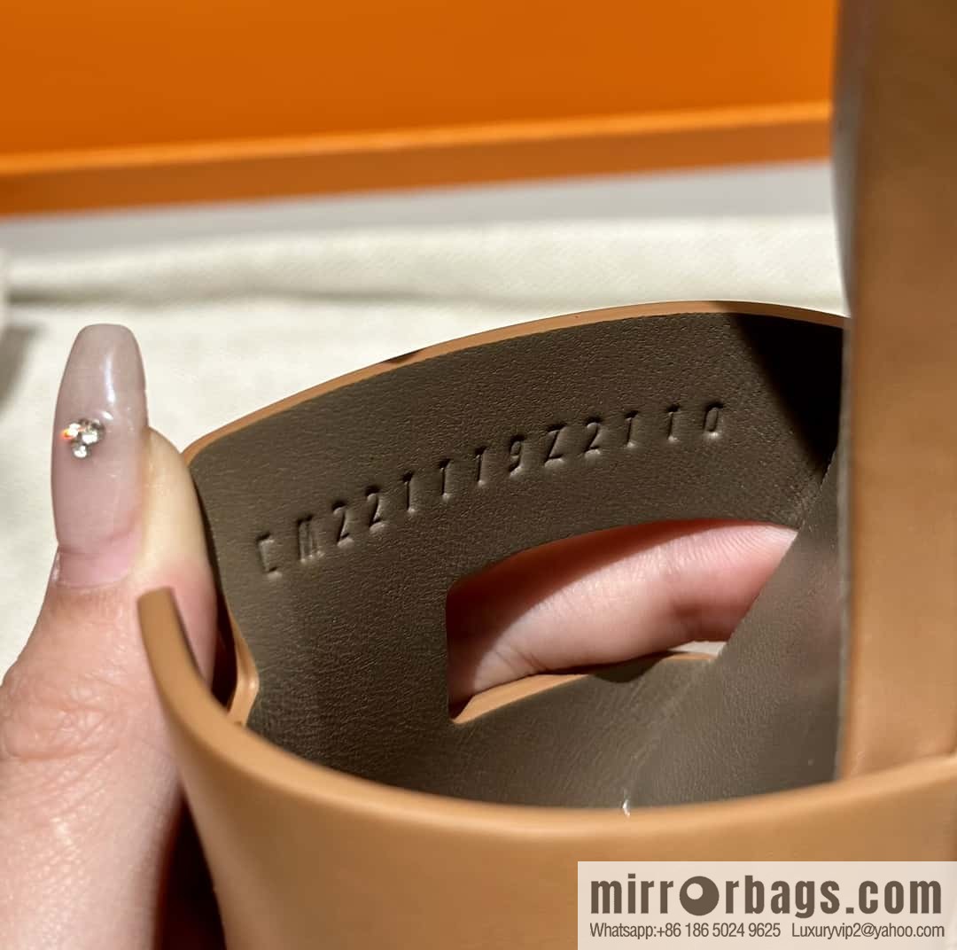 Hermès H high-heeled sandals, gold brown