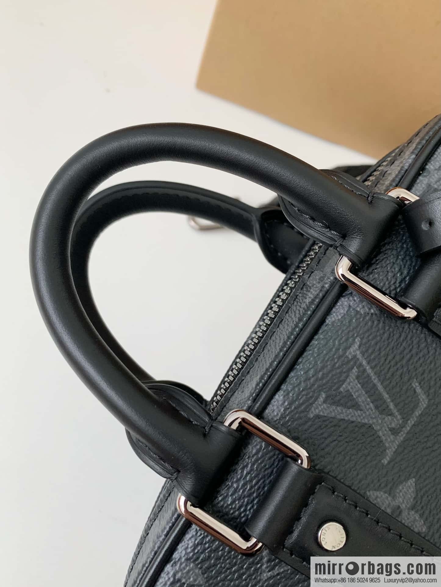 LV M82770 Nano Porte Documents Voyage