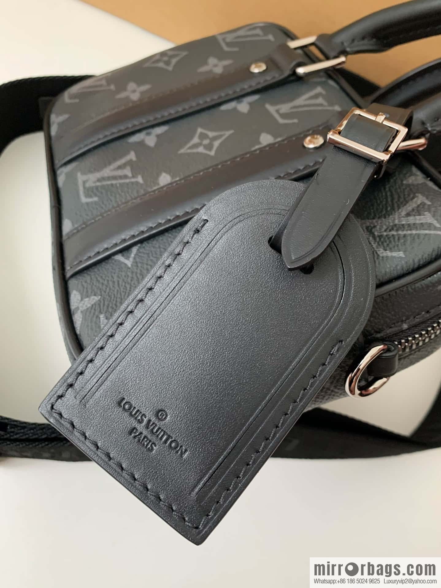 LV M82770 Nano Porte Documents Voyage
