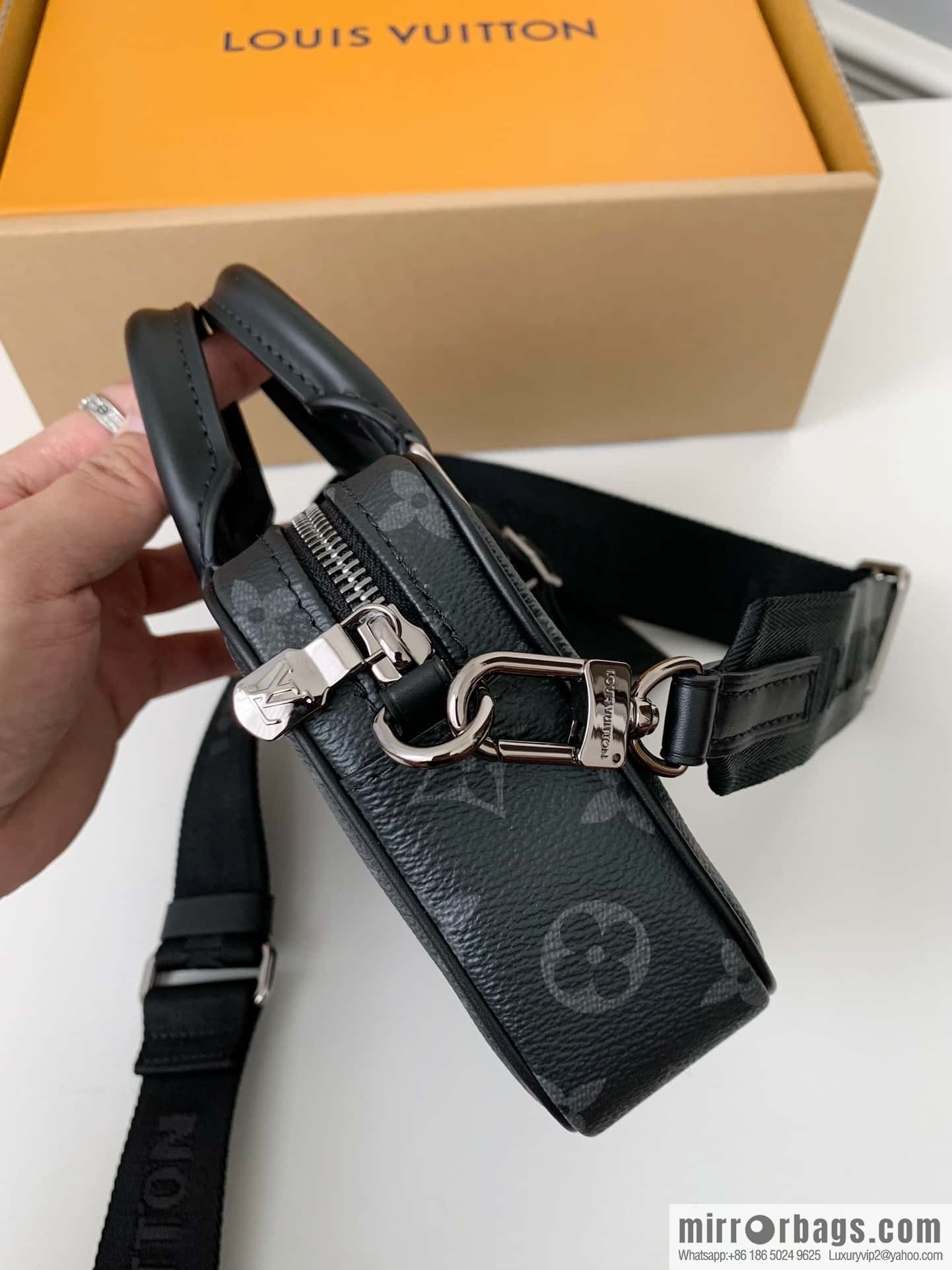 LV M82770 Nano Porte Documents Voyage