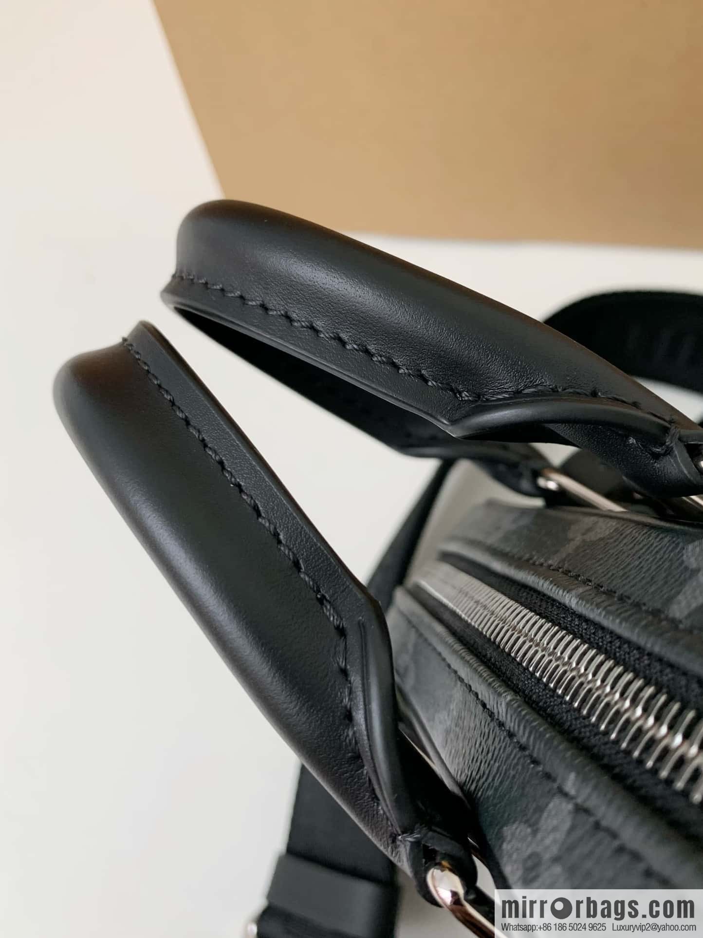 LV M82770 Nano Porte Documents Voyage