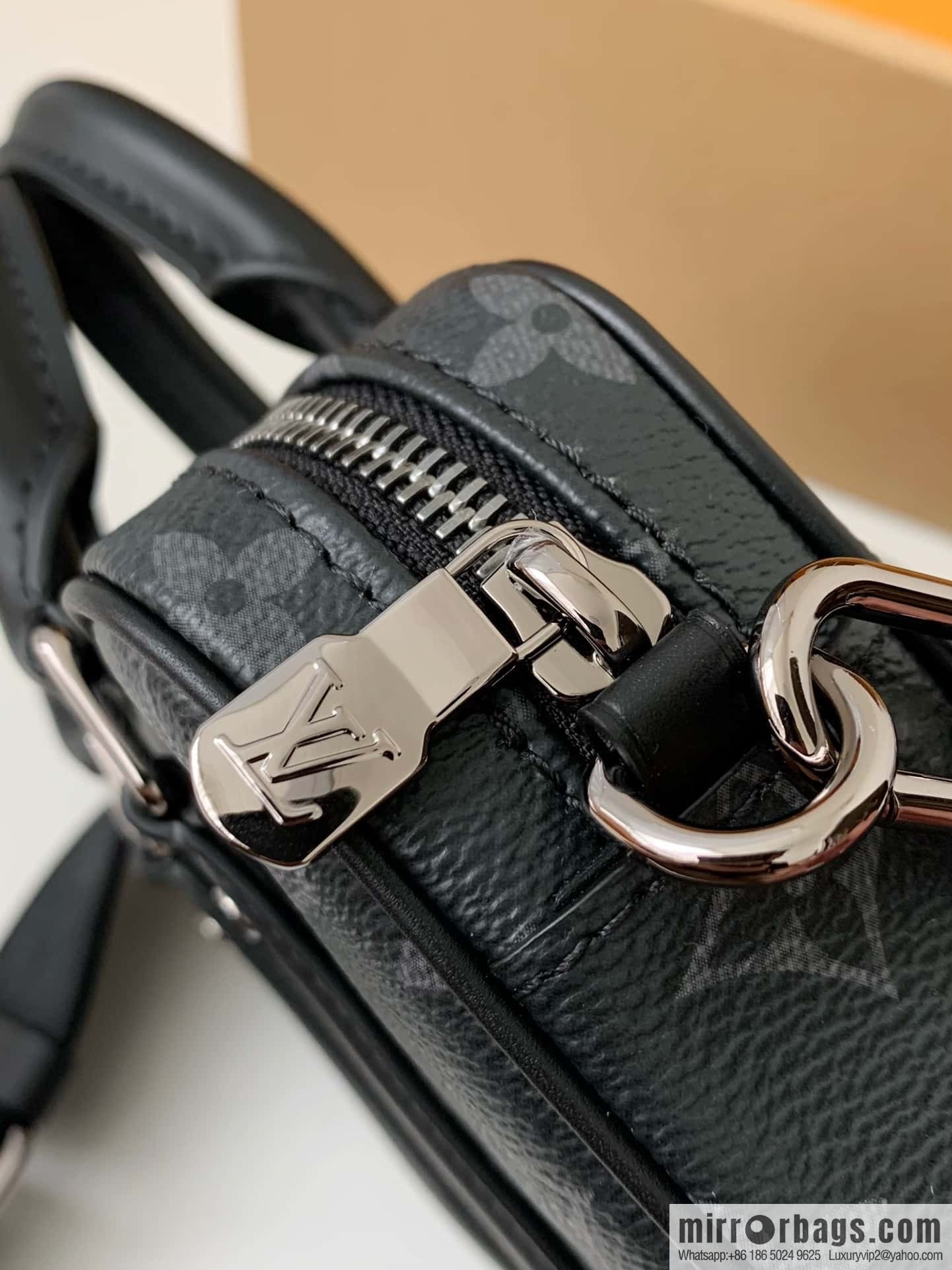LV M82770 Nano Porte Documents Voyage