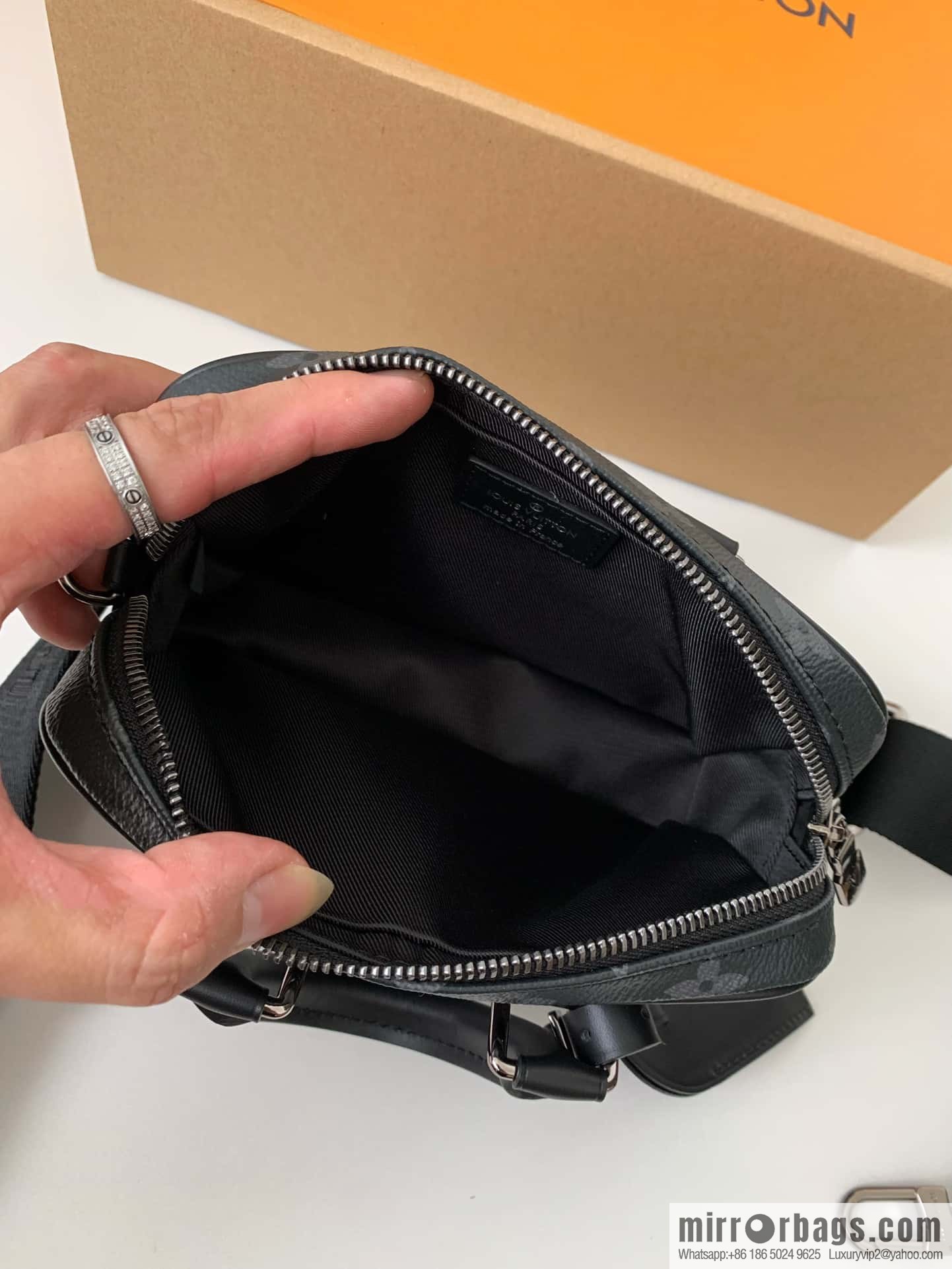 LV M82770 Nano Porte Documents Voyage