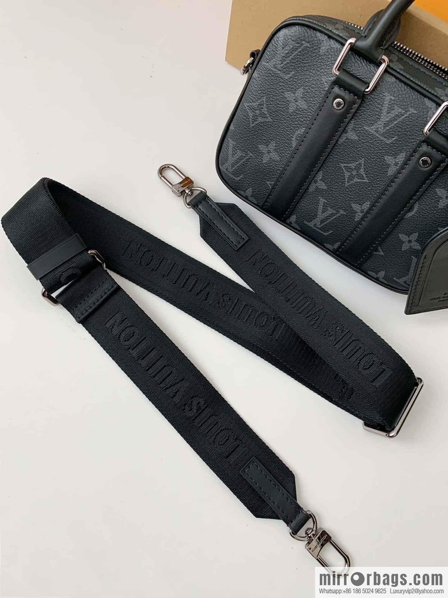LV M82770 Nano Porte Documents Voyage
