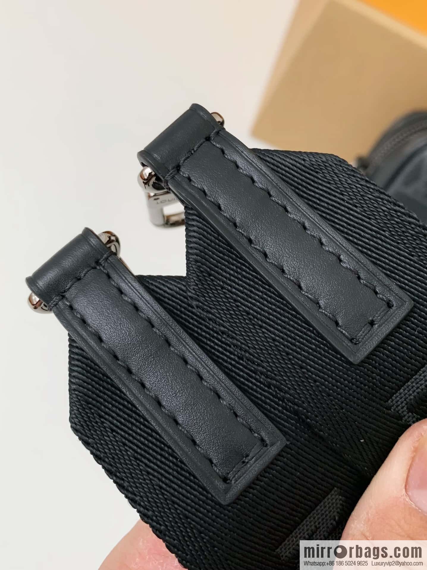 LV M82770 Nano Porte Documents Voyage