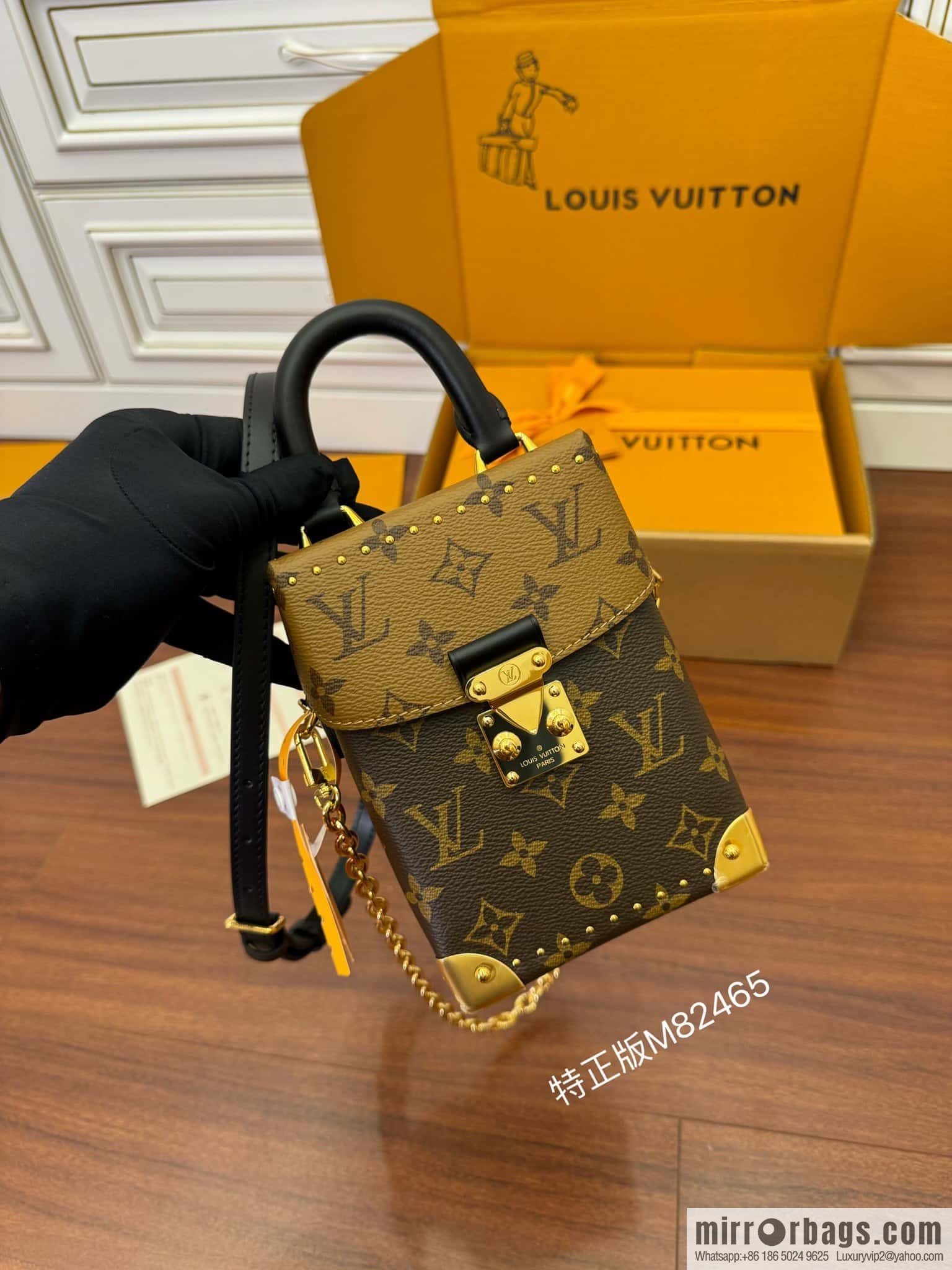 LV M82465 CAMERA BOX handbag