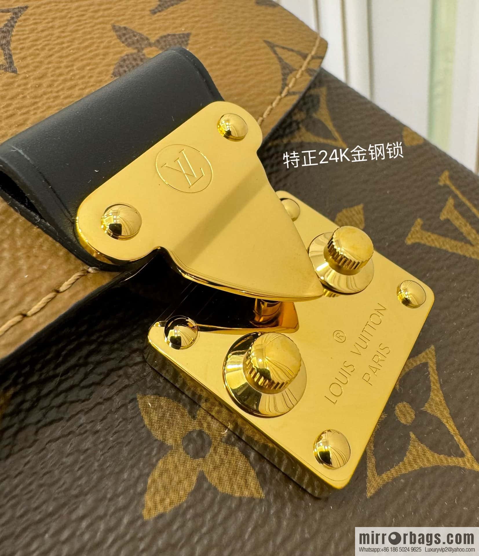 LV M82465 CAMERA BOX handbag
