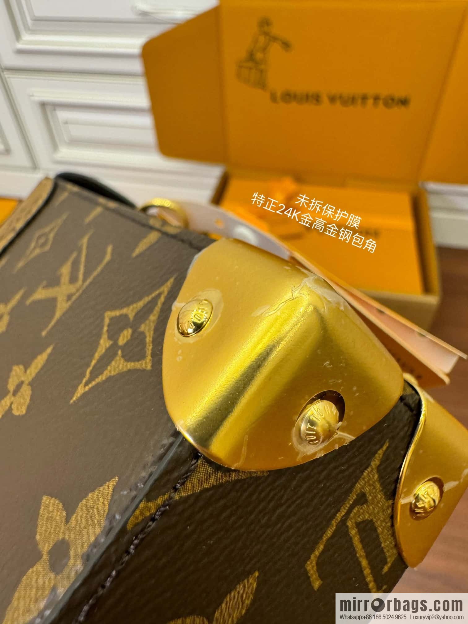 LV M82465 CAMERA BOX handbag