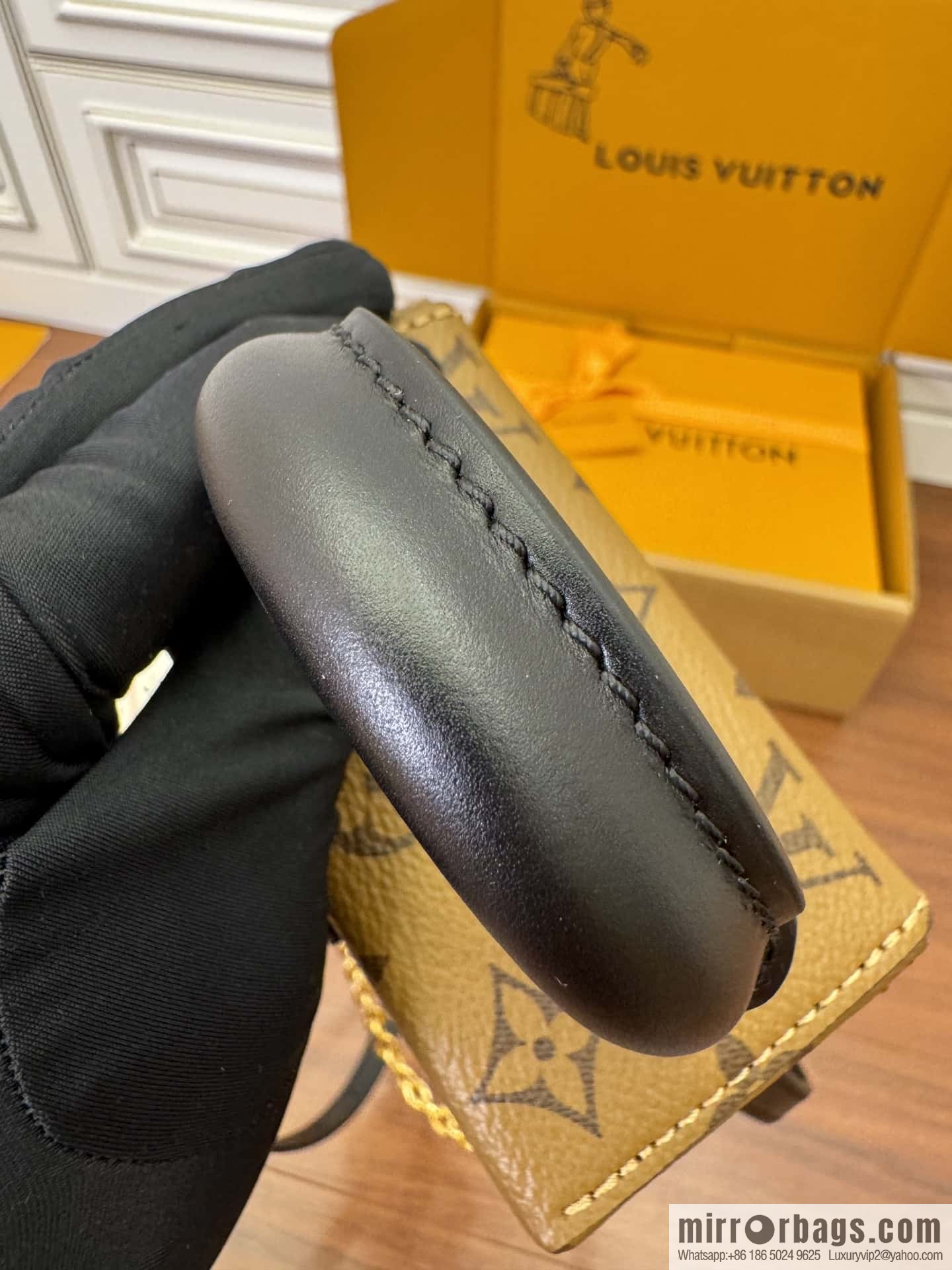LV M82465 CAMERA BOX handbag