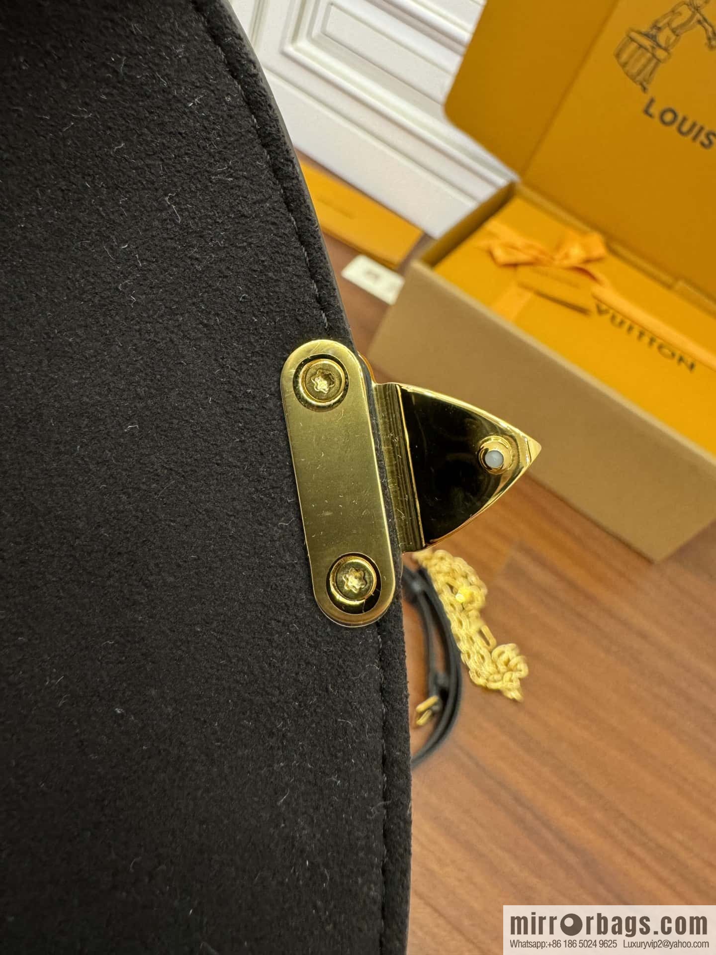 LV M82465 CAMERA BOX handbag