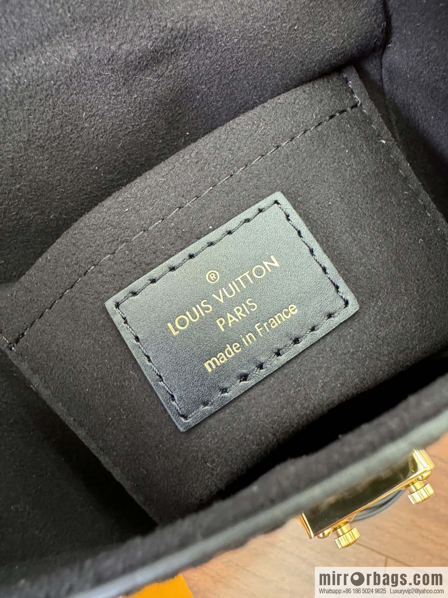 LV M82465 CAMERA BOX handbag