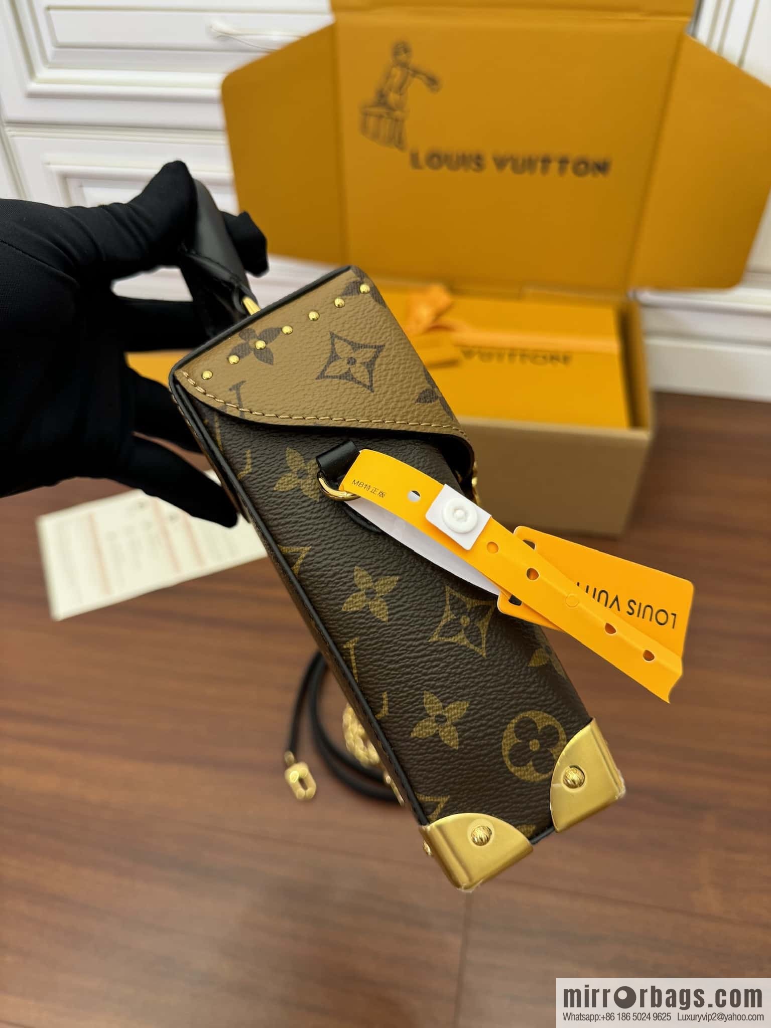 LV M82465 CAMERA BOX handbag