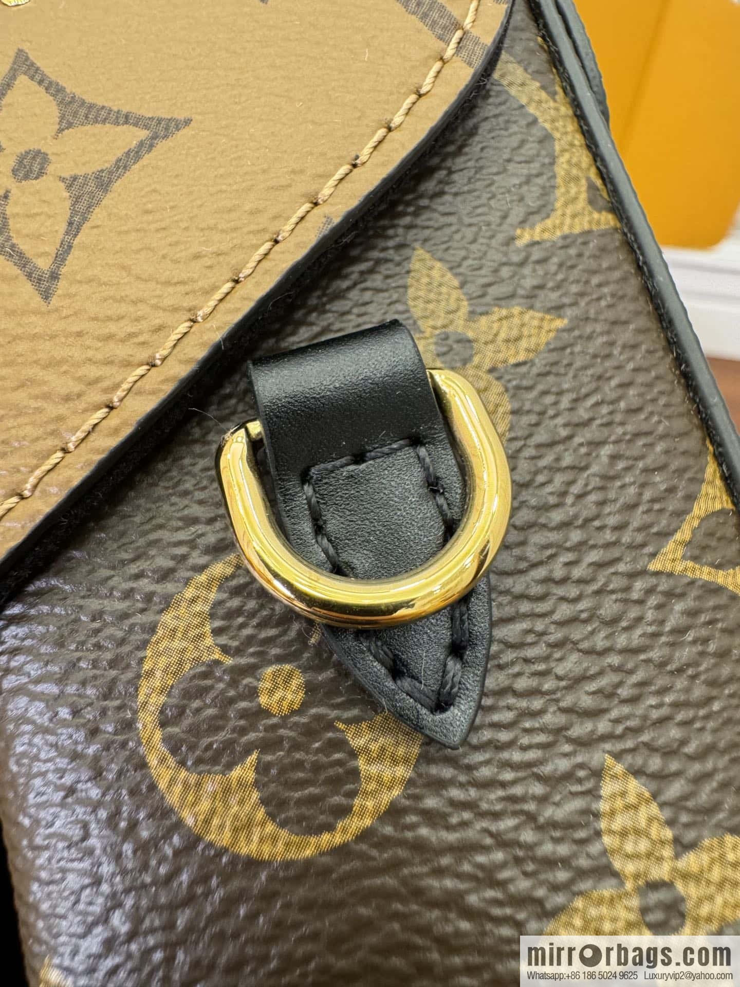LV M82465 CAMERA BOX handbag