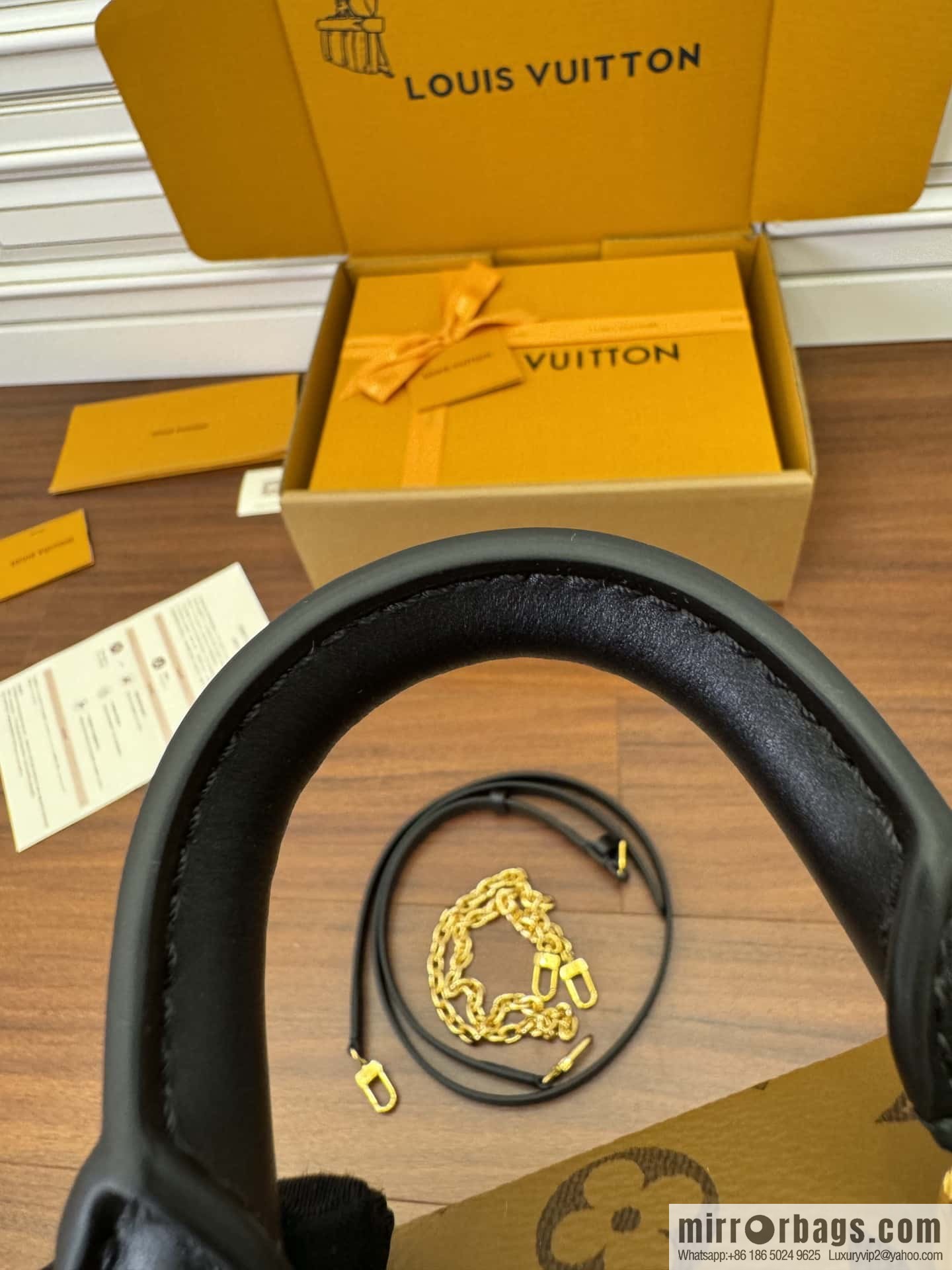 LV M82465 CAMERA BOX handbag