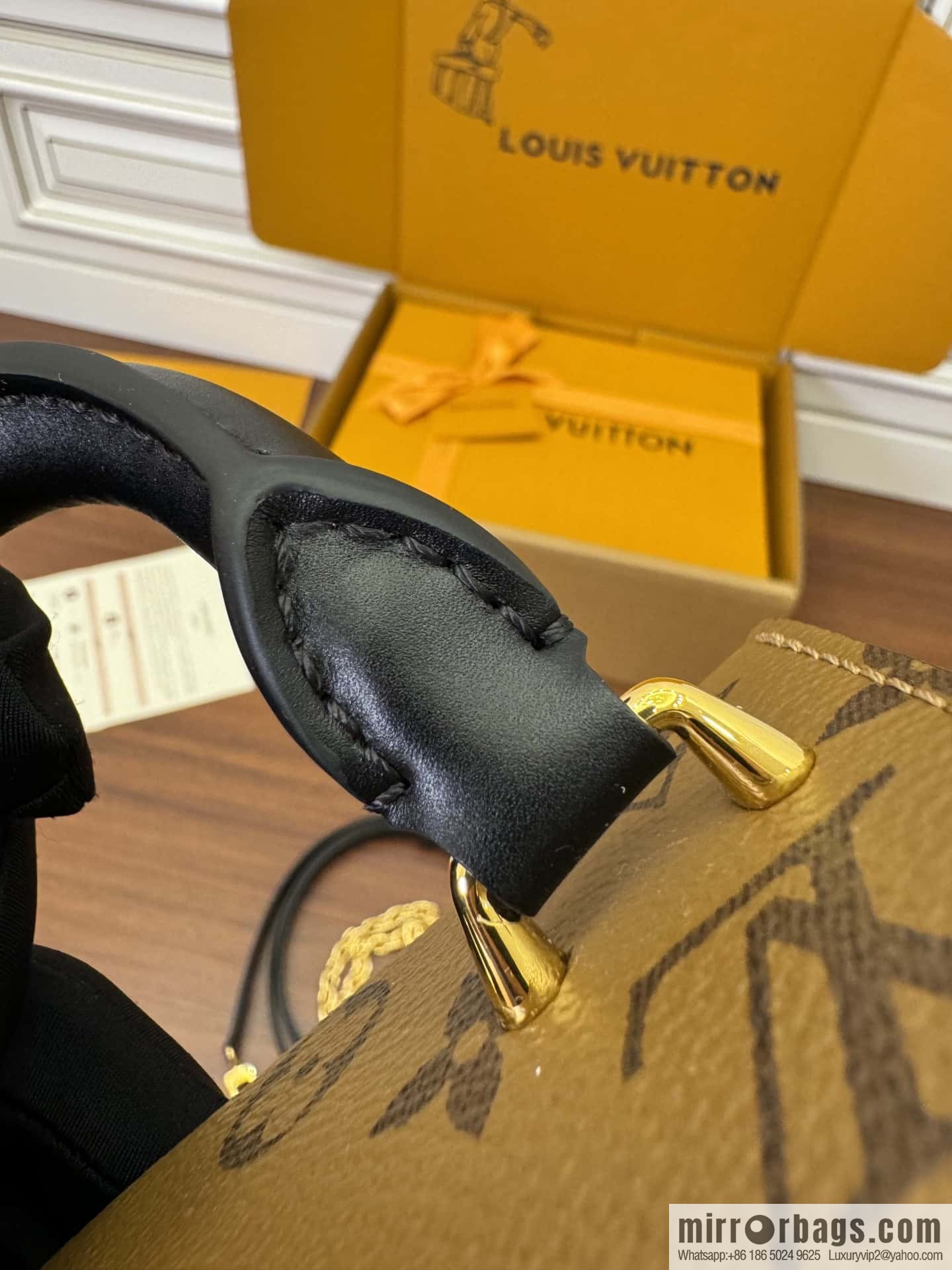 LV M82465 CAMERA BOX handbag