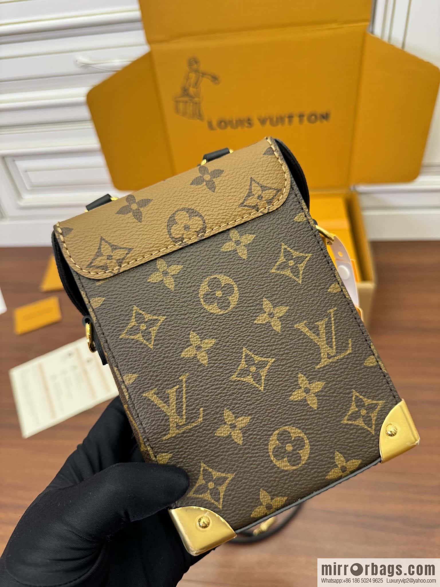 LV M82465 CAMERA BOX handbag