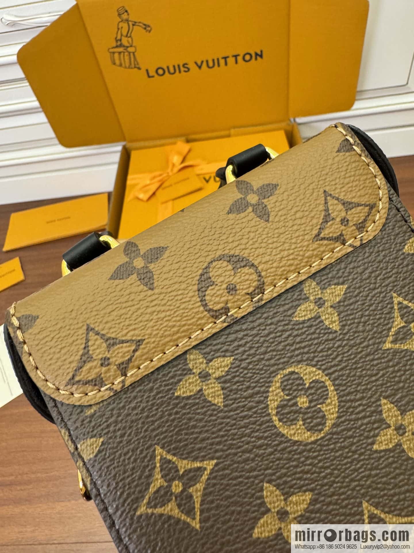 LV M82465 CAMERA BOX handbag