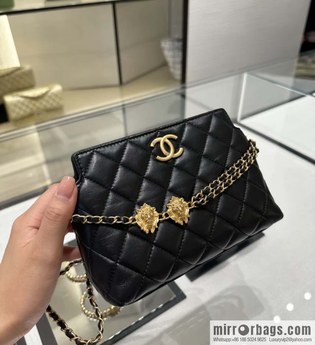 CHANEL 23A Handmade workshop chain strap lion, armpit bag 🦁 AP3429