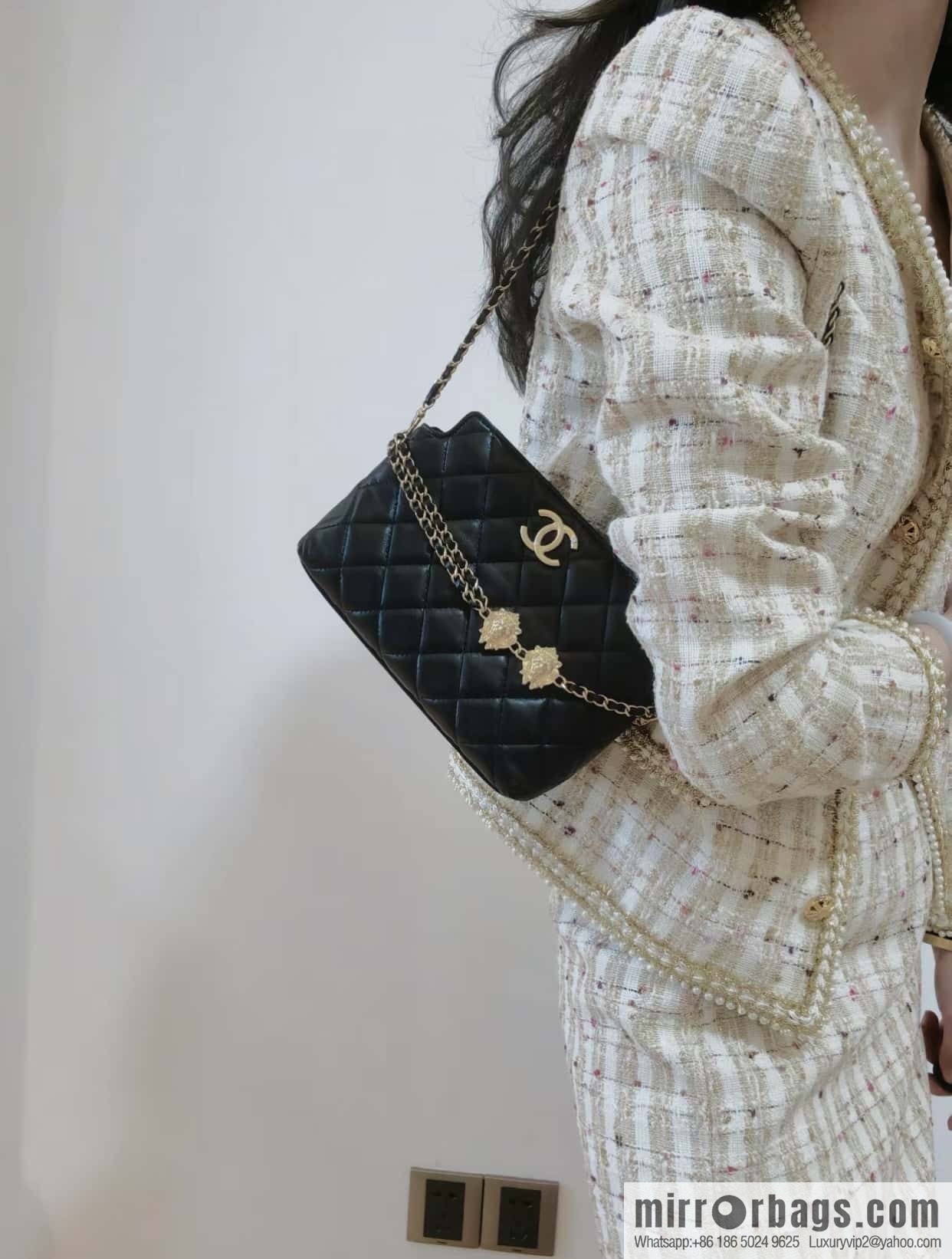 CHANEL 23A Handmade workshop chain strap lion, armpit bag 🦁 AP3429
