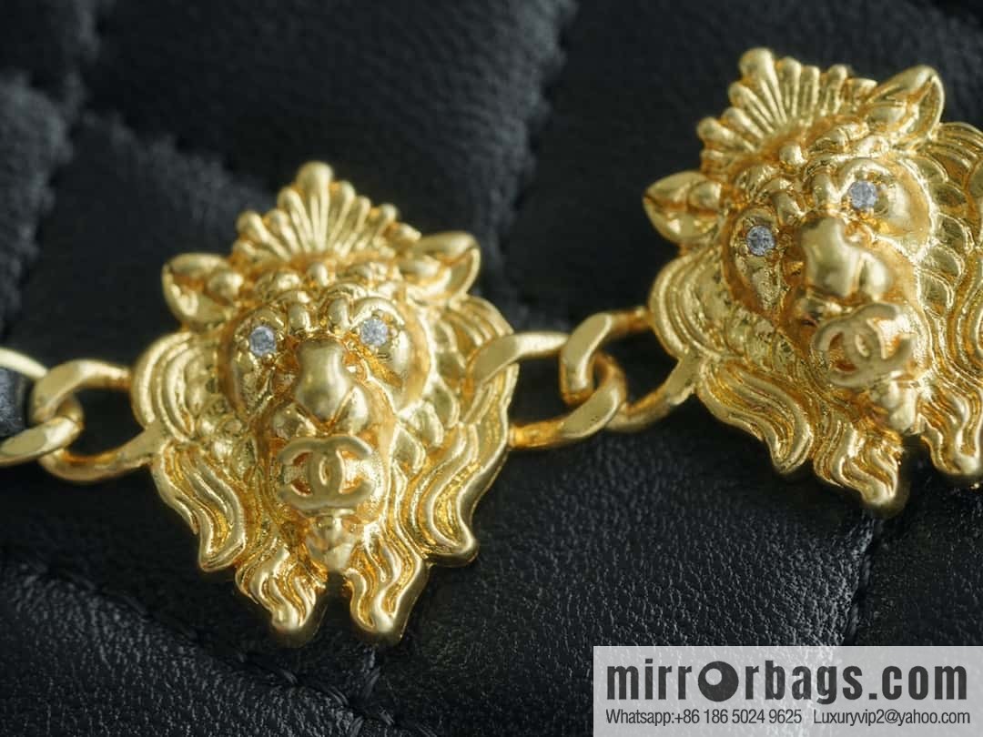 CHANEL 23A Handmade workshop chain strap lion, armpit bag 🦁 AP3429