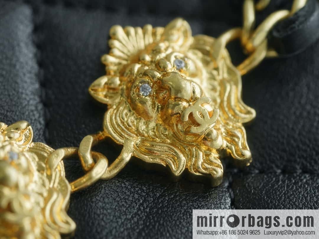CHANEL 23A Handmade workshop chain strap lion, armpit bag 🦁 AP3429