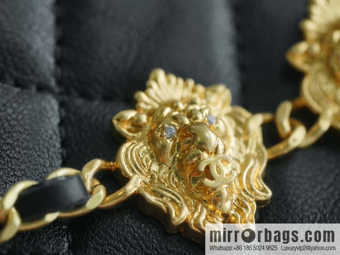 CHANEL 23A Handmade workshop chain strap lion, armpit bag 🦁 AP3429