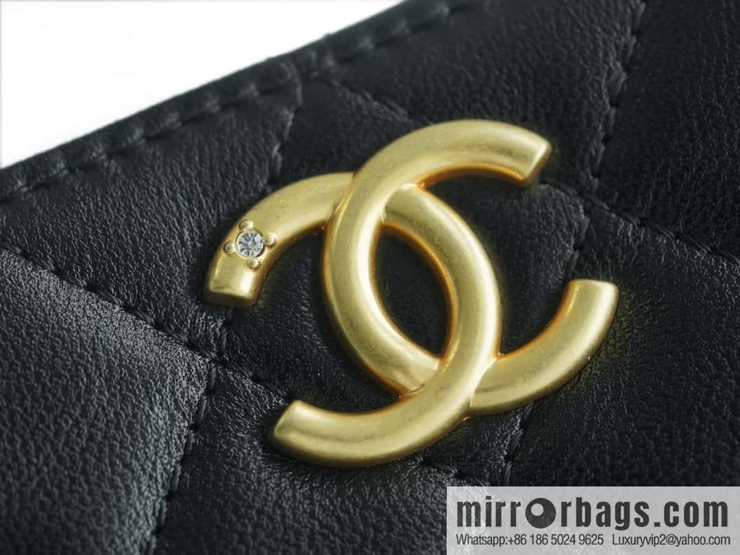 CHANEL 23A Handmade workshop chain strap lion, armpit bag 🦁 AP3429