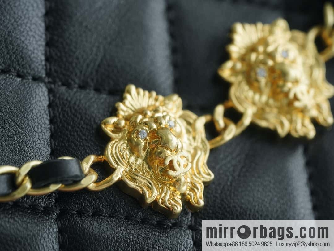 CHANEL 23A Handmade workshop chain strap lion, armpit bag 🦁 AP3429