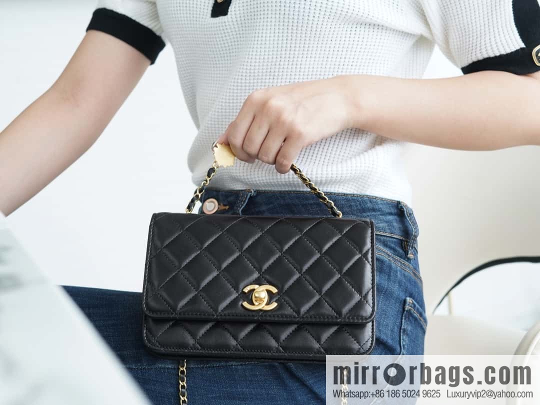 CHANEL 23A chain strap 🦁 AP3424