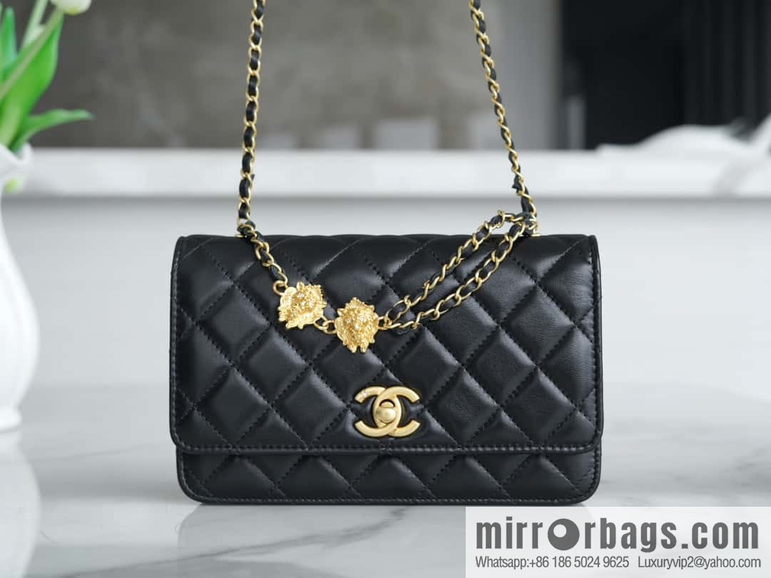 CHANEL 23A chain strap 🦁 AP3424