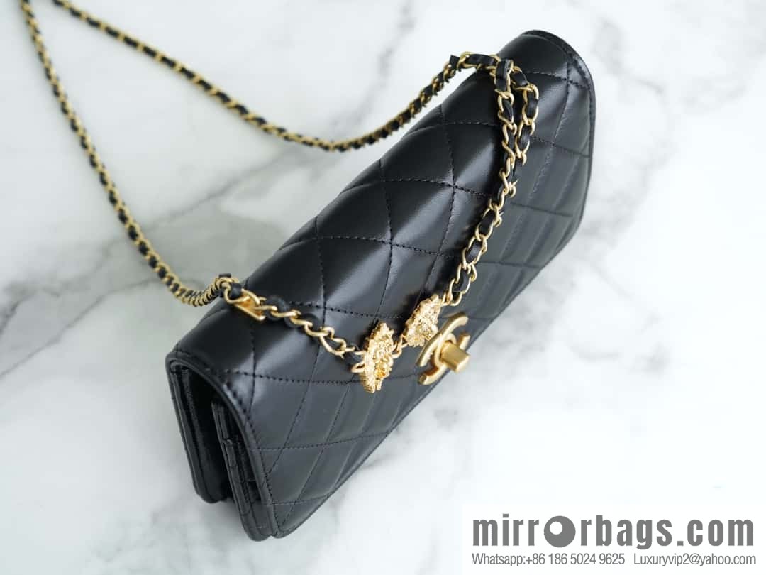 CHANEL 23A chain strap 🦁 AP3424