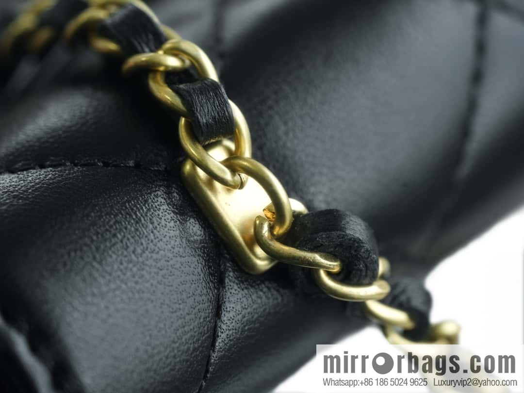 CHANEL 23A chain strap 🦁 AP3424