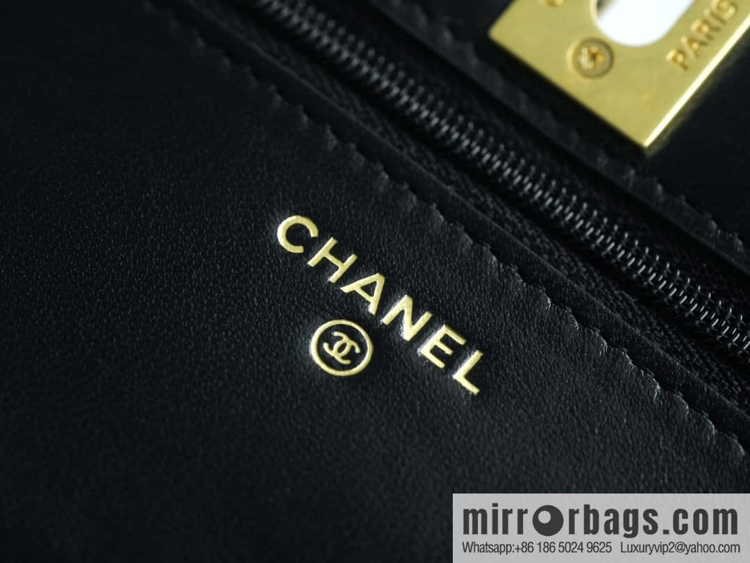 CHANEL 23A chain strap 🦁 AP3424