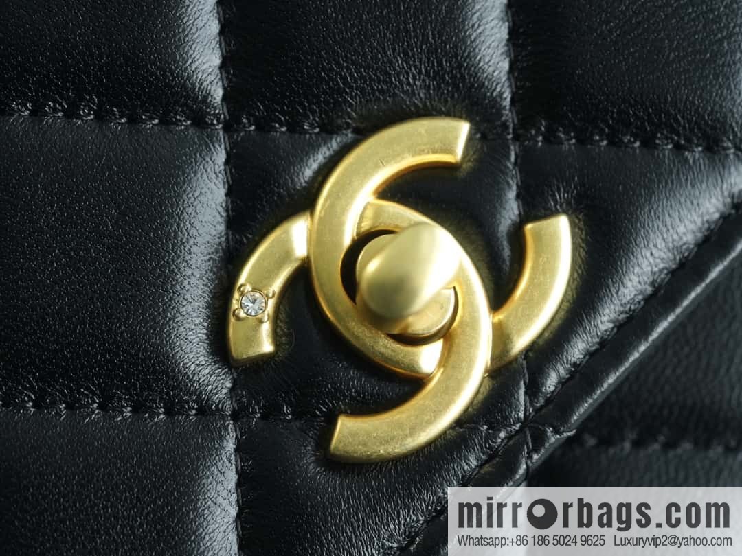 CHANEL 23A chain strap 🦁 AP3424