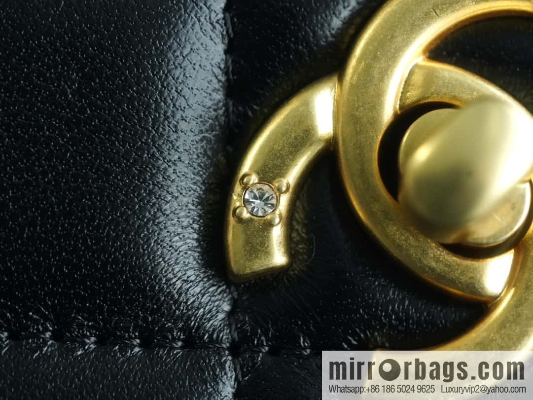 CHANEL 23A chain strap 🦁 AP3424
