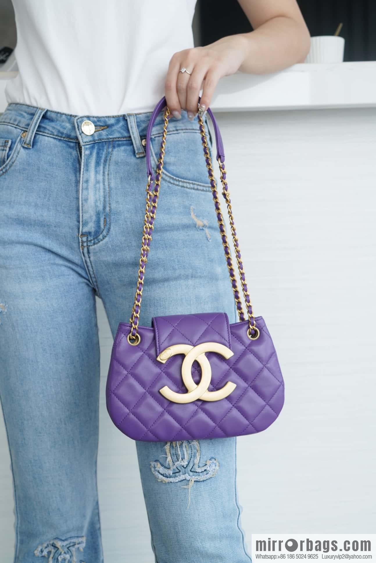 CHANEL Vintage large mail carrier bag AS4609 B15010 NS840