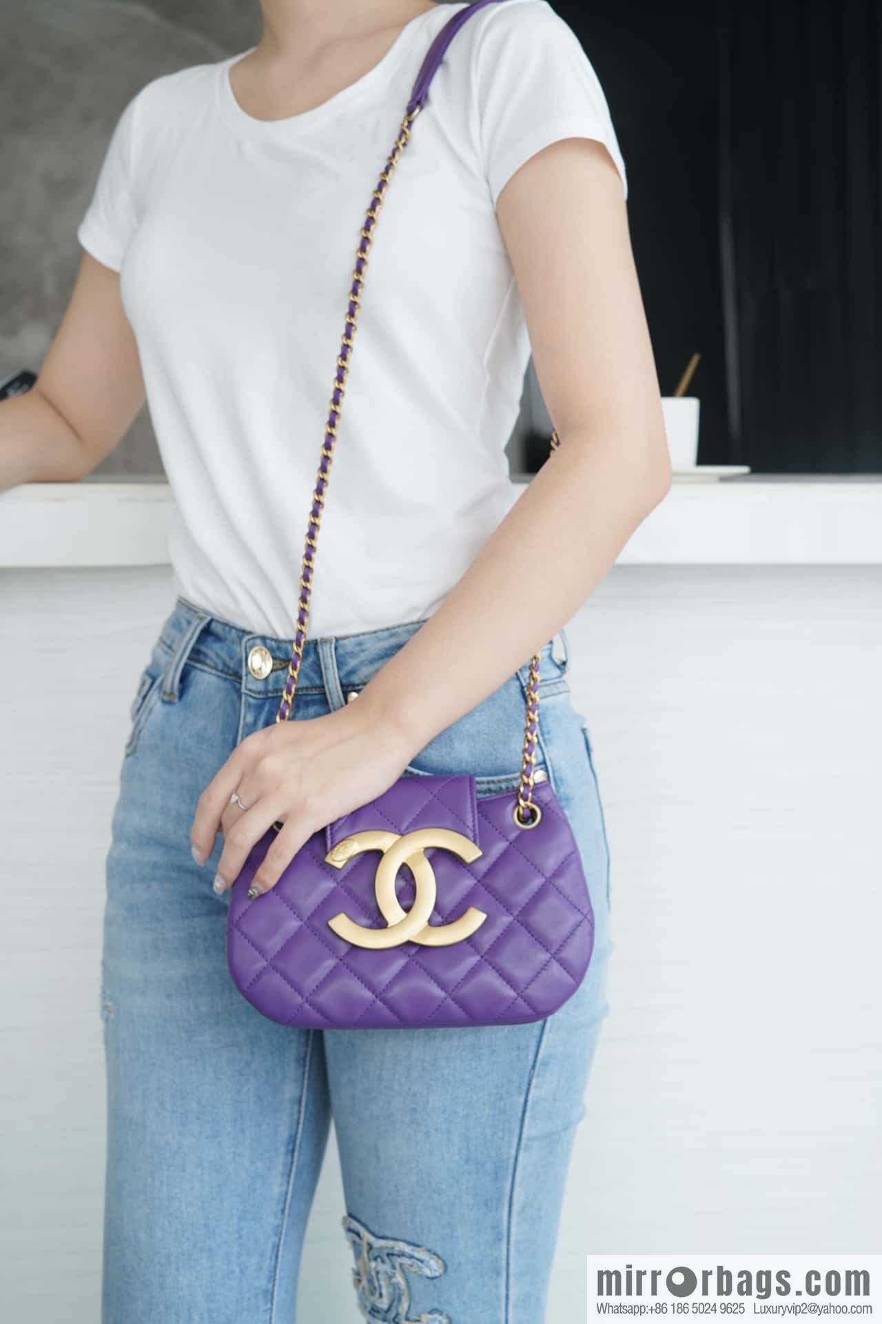 CHANEL Vintage large mail carrier bag AS4609 B15010 NS840