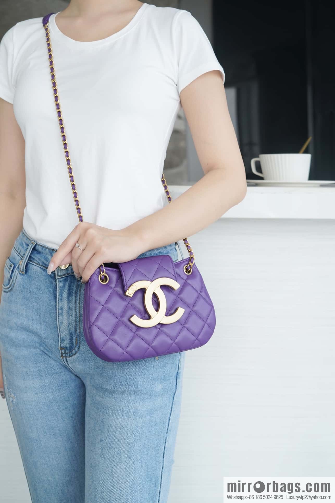 CHANEL Vintage large mail carrier bag AS4609 B15010 NS840