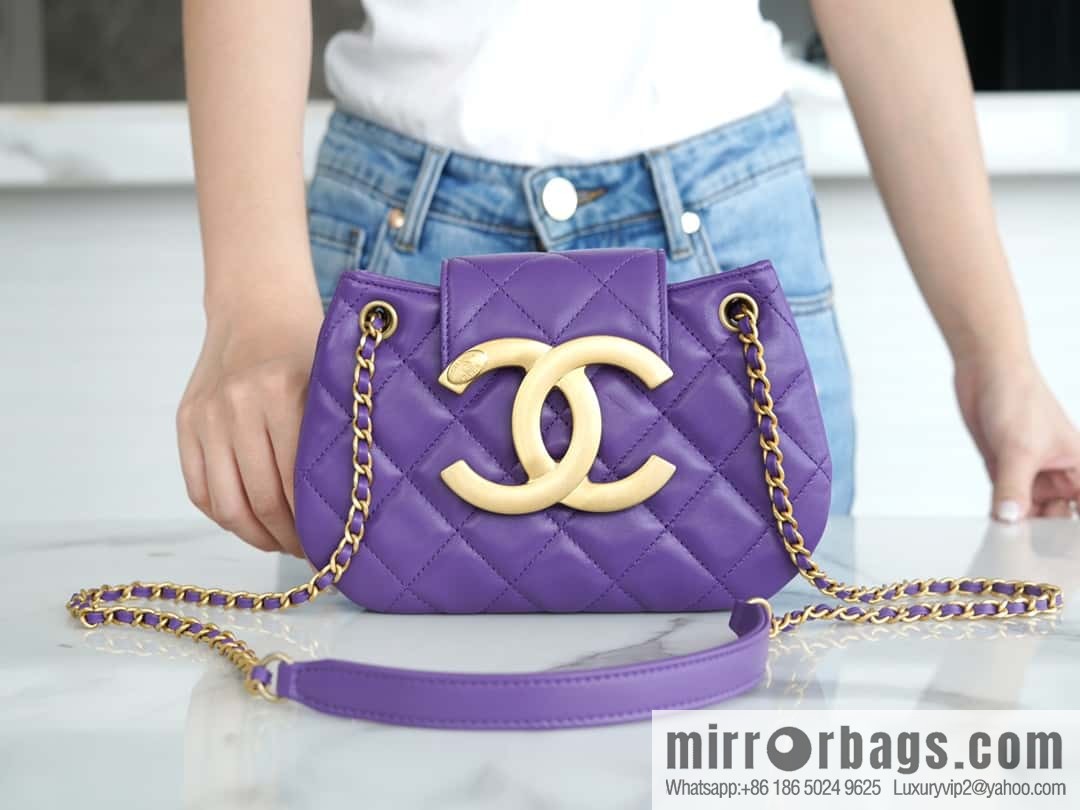CHANEL Vintage large mail carrier bag AS4609 B15010 NS840