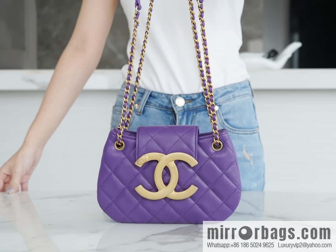 CHANEL Vintage large mail carrier bag AS4609 B15010 NS840