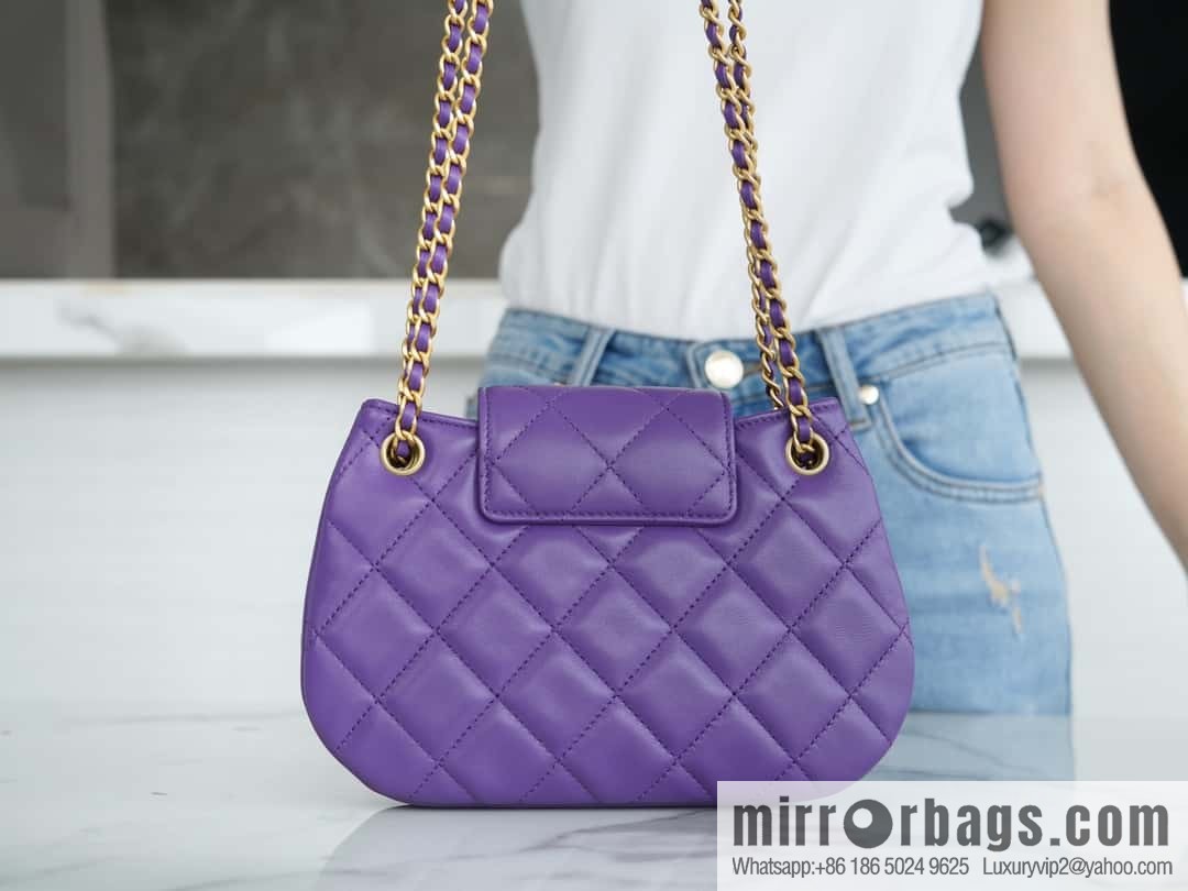 CHANEL Vintage large mail carrier bag AS4609 B15010 NS840