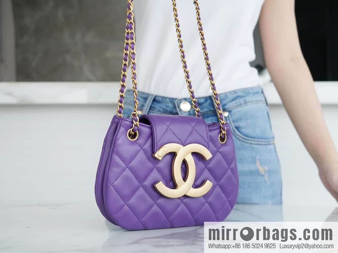 CHANEL Vintage large mail carrier bag AS4609 B15010 NS840