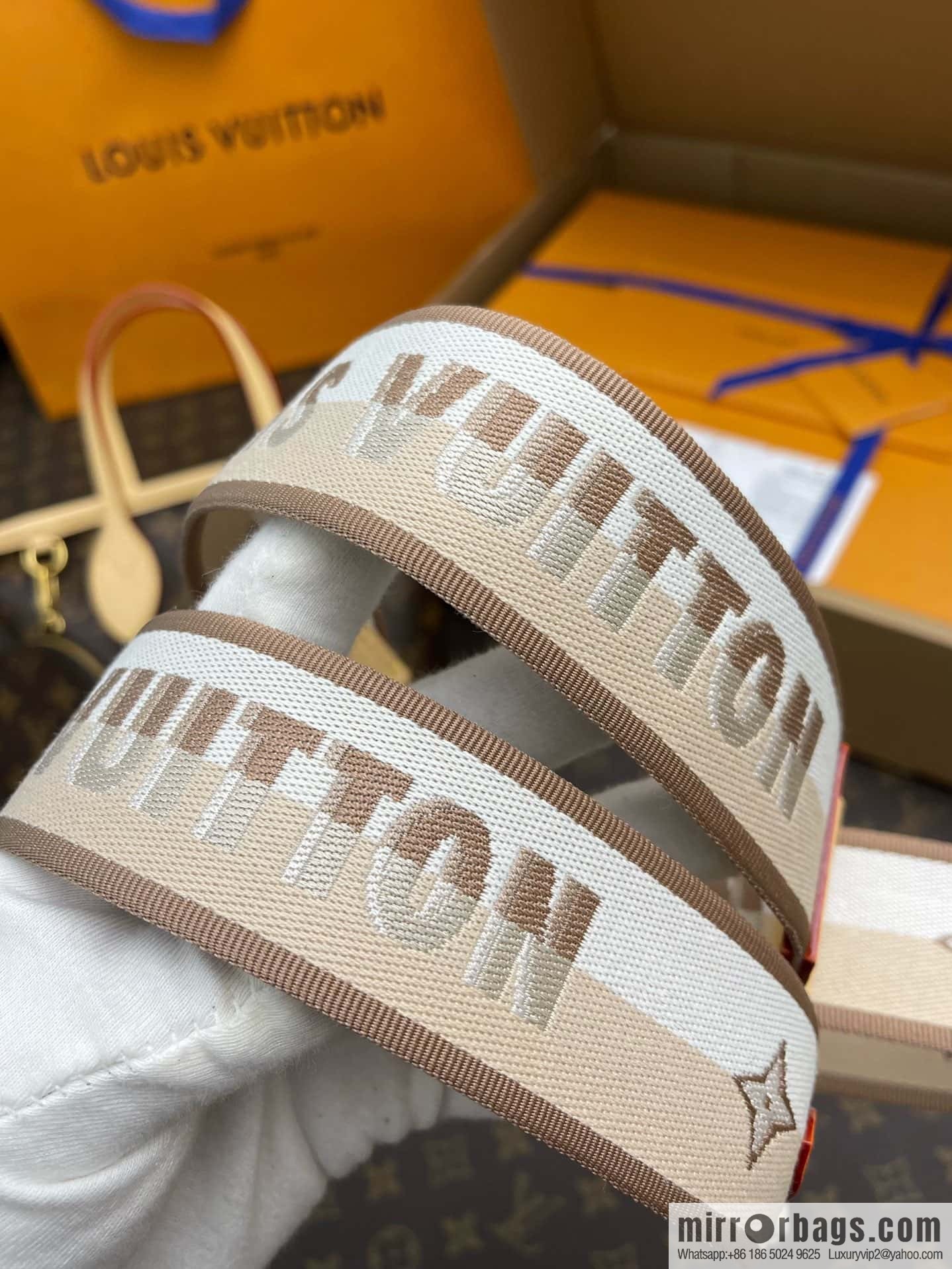 LV M46705 NEVERFULL BB TOTE