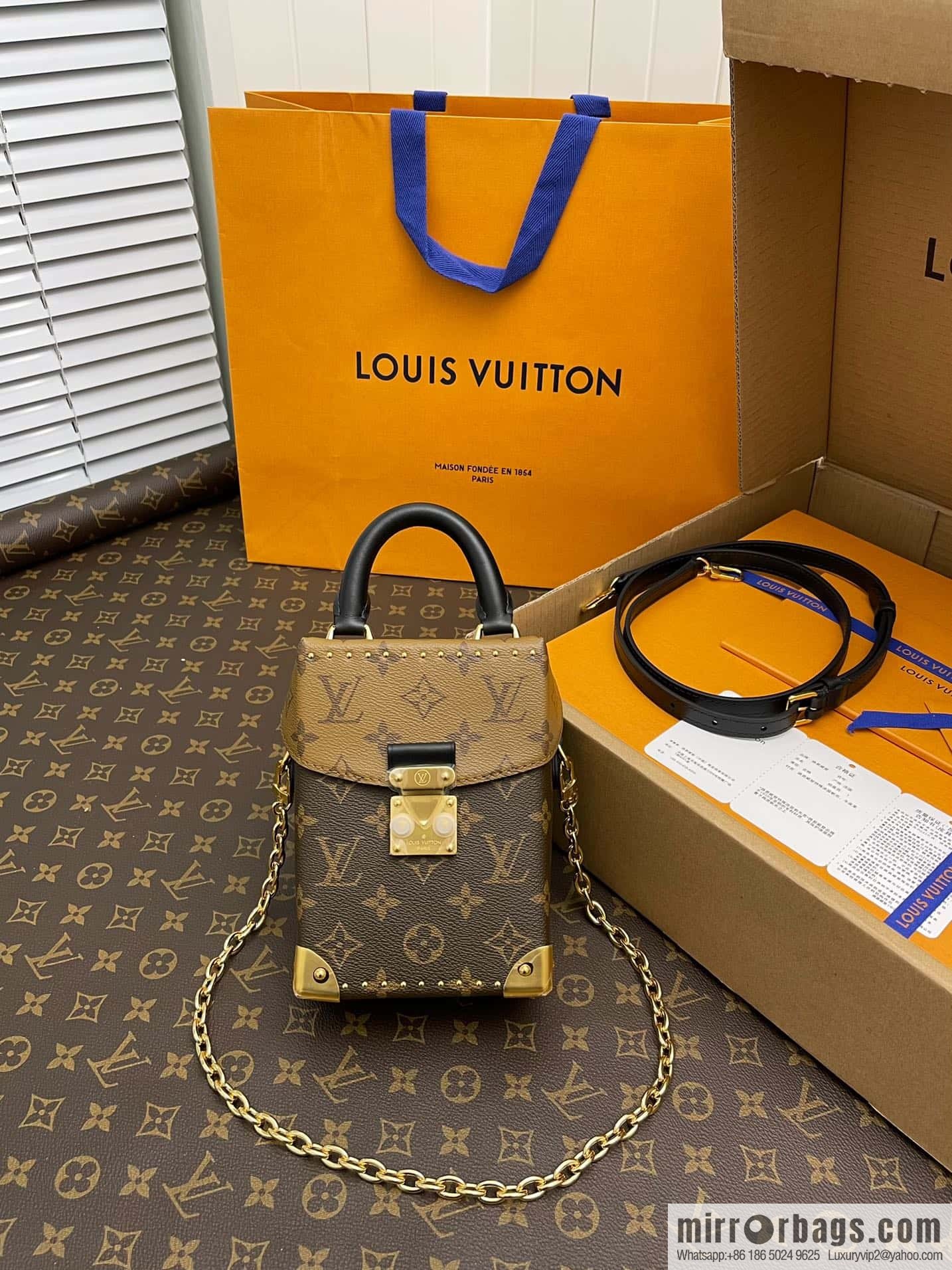 Louis Vuitton M82465 Camera Box