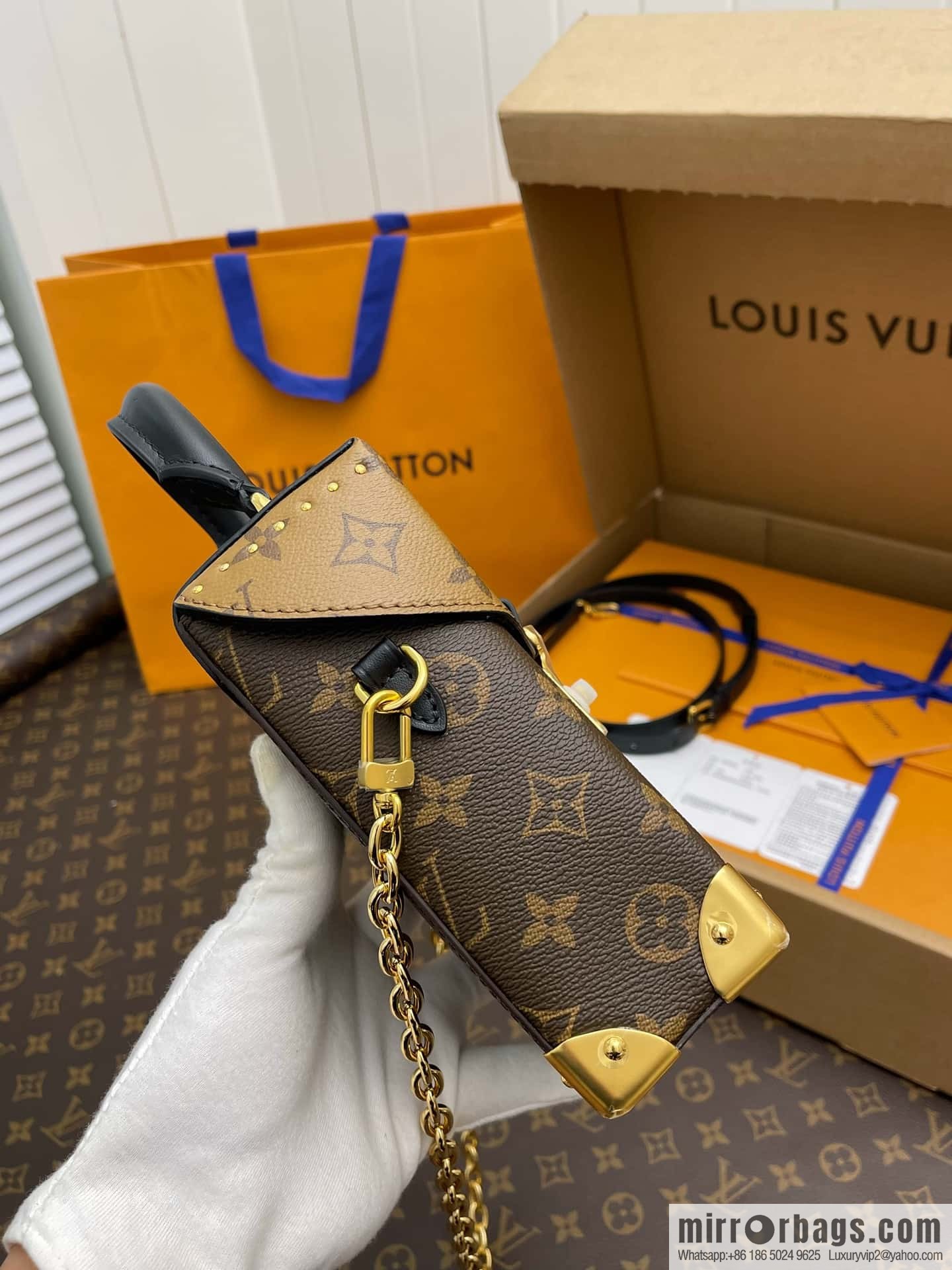 Louis Vuitton M82465 Camera Box