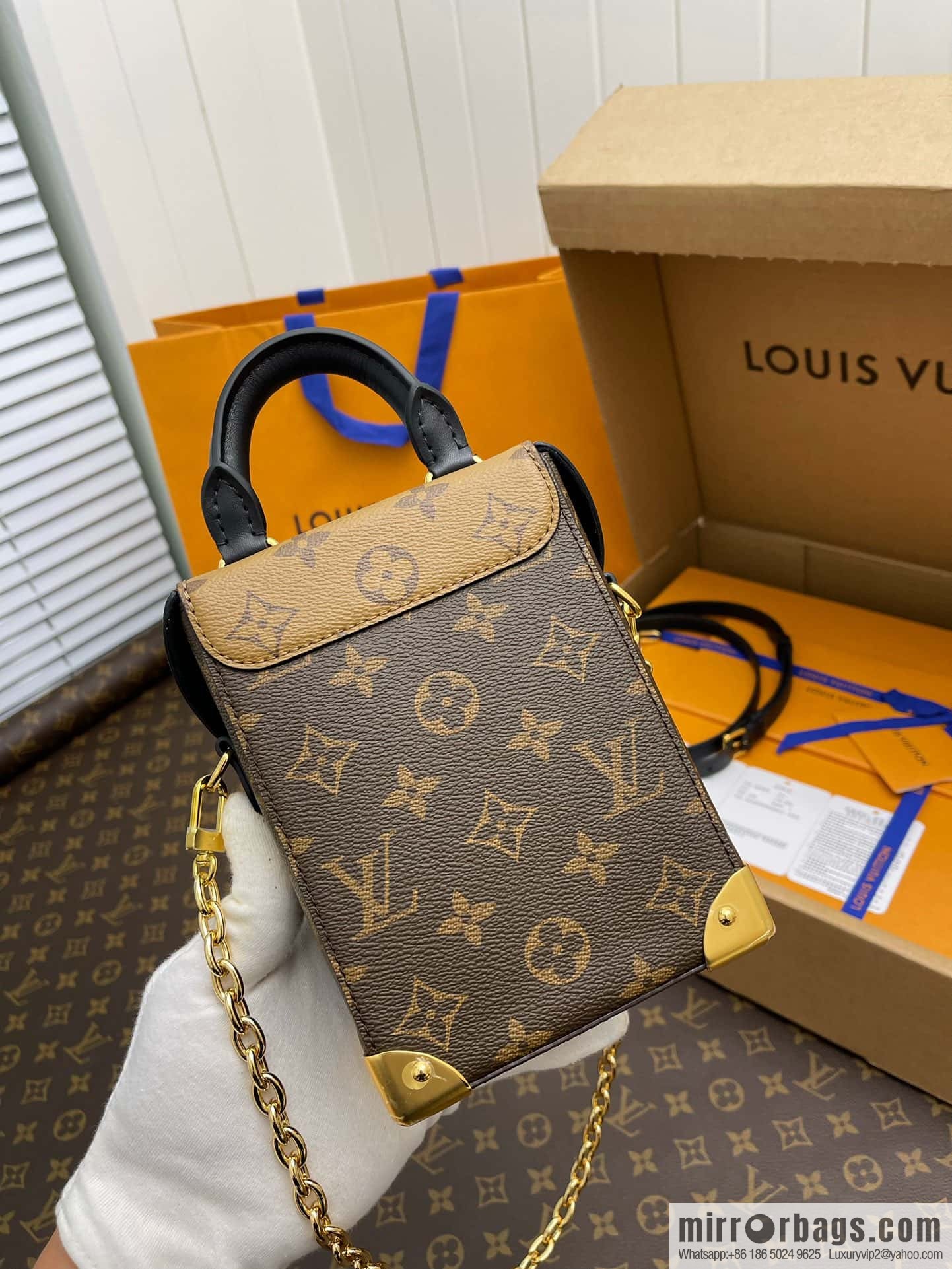 Louis Vuitton M82465 Camera Box