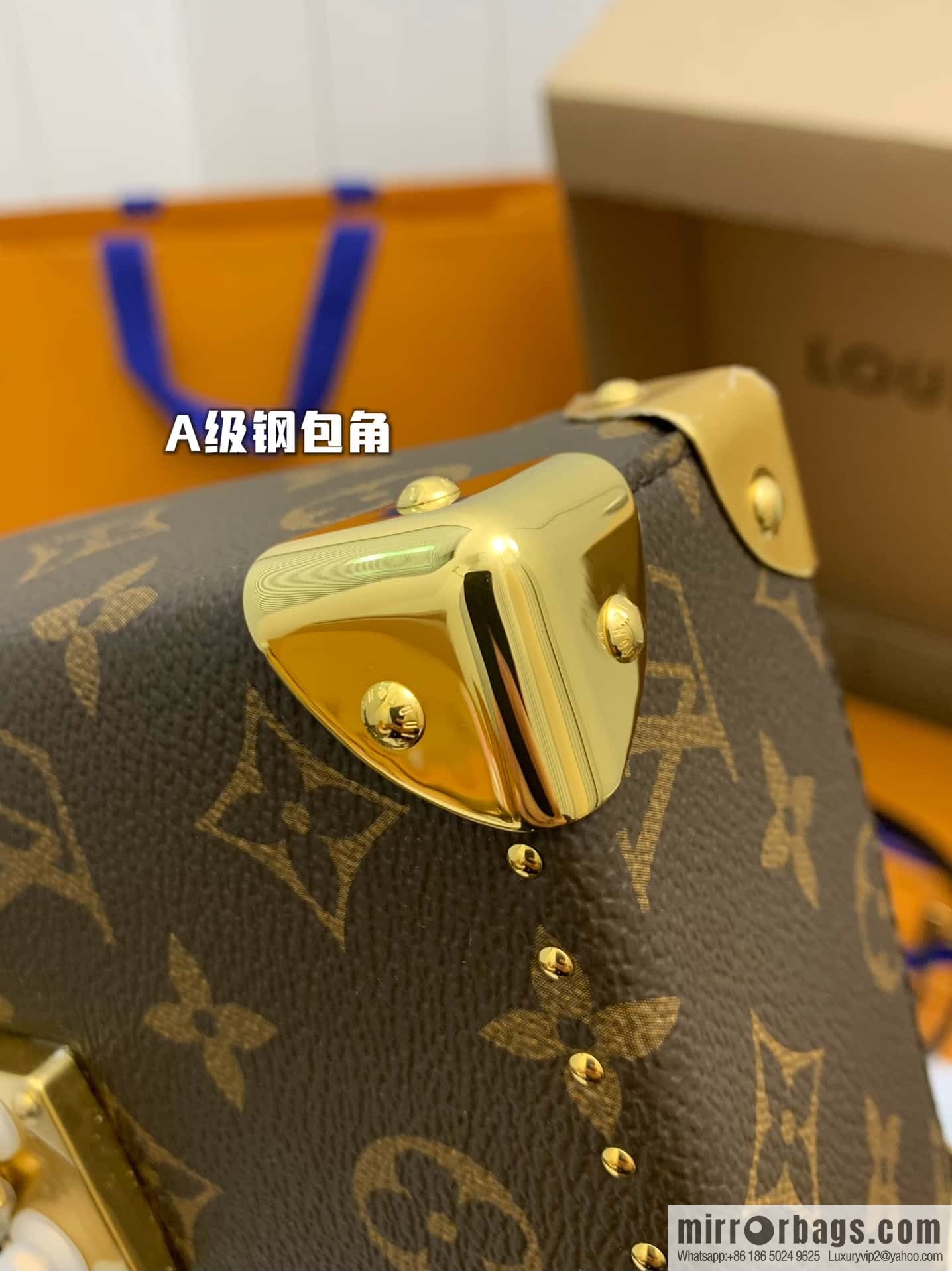 Louis Vuitton M82465 Camera Box
