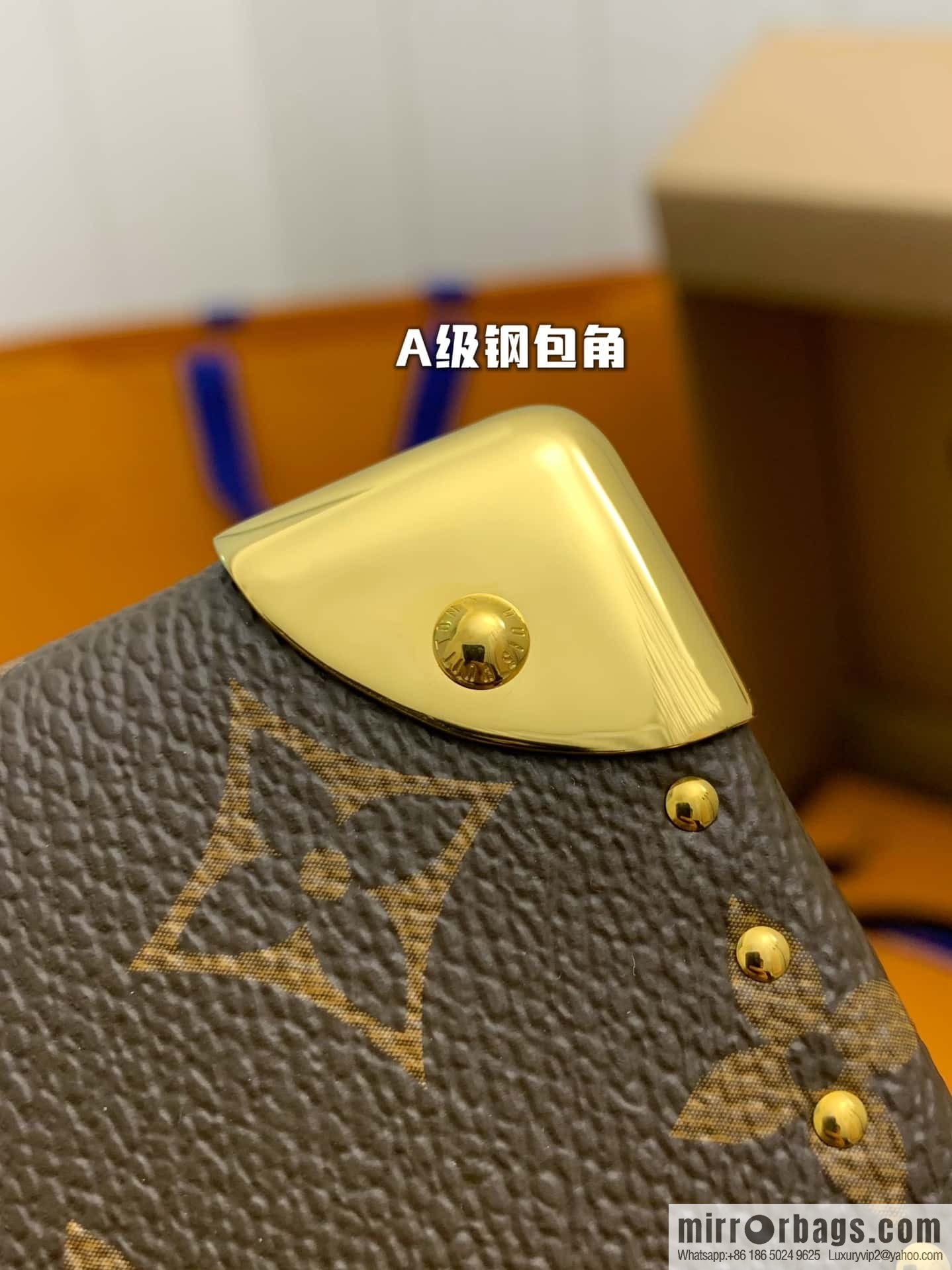 Louis Vuitton M82465 Camera Box
